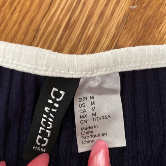 H&M long sleeve - Picture 2 of 2